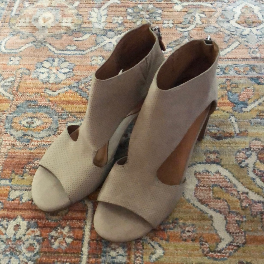 Gentles soles by Kenneth Cole in mushroom